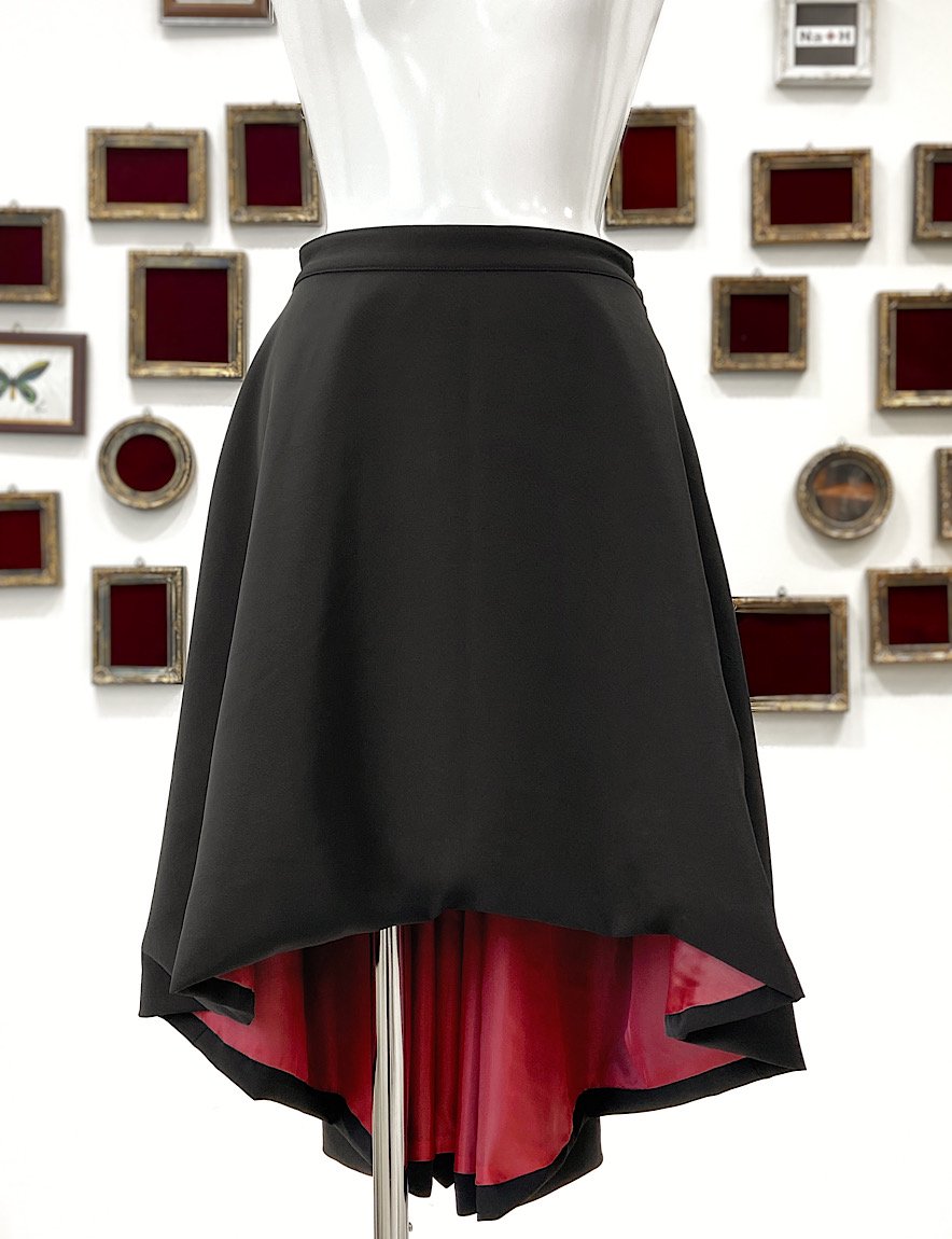 Sheglit シェグリット 後ろ下がりスカート 黒 | cobegas.cl