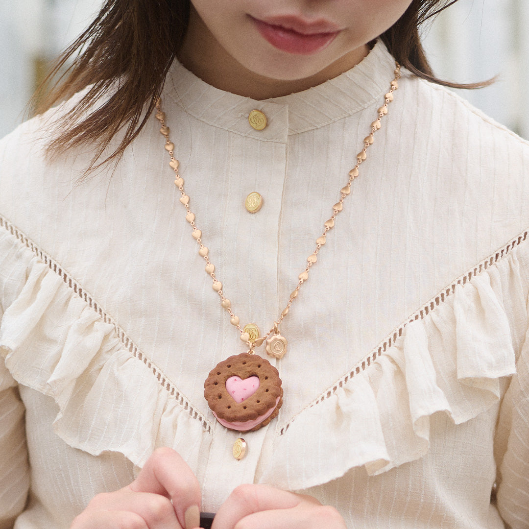 Strawberry Milk Jam Cocoa Cookie Necklace | Q-pot. | Wunderwelt