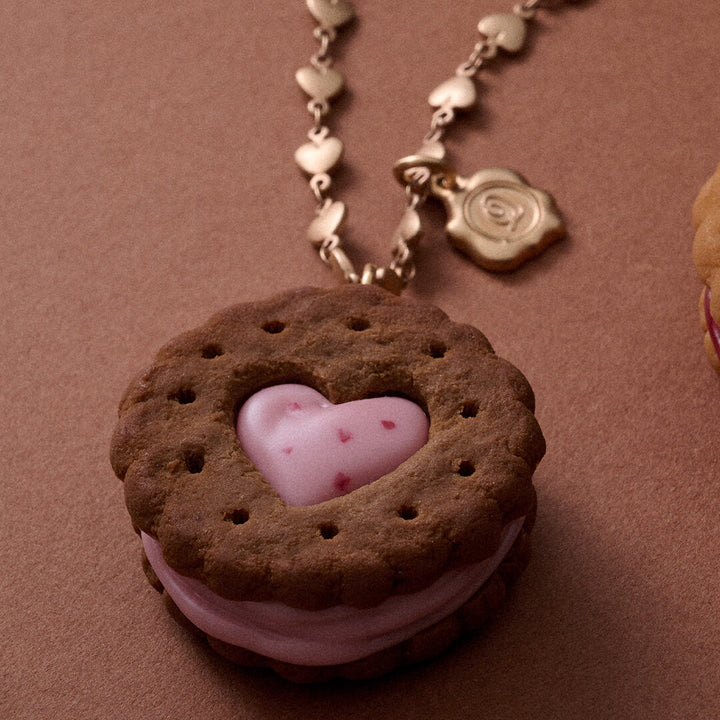 Strawberry Milk Jam Cocoa Cookie Necklace | Q-pot. | Wunderwelt