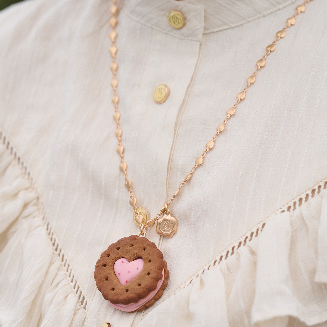 Strawberry Milk Jam Cocoa Cookie Necklace | Q-pot. | Wunderwelt