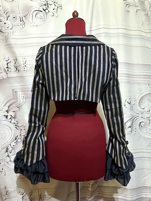 Short Jacket with Princess Sleeves and Emblem Chain | MARBLE