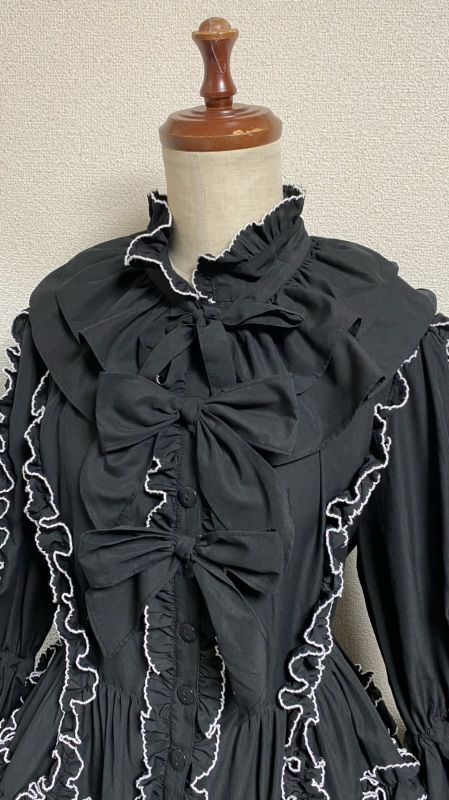 高感度ショップで2023年売れたブランド × Dress【black Princess Collar Stand white frill pico ワンピース