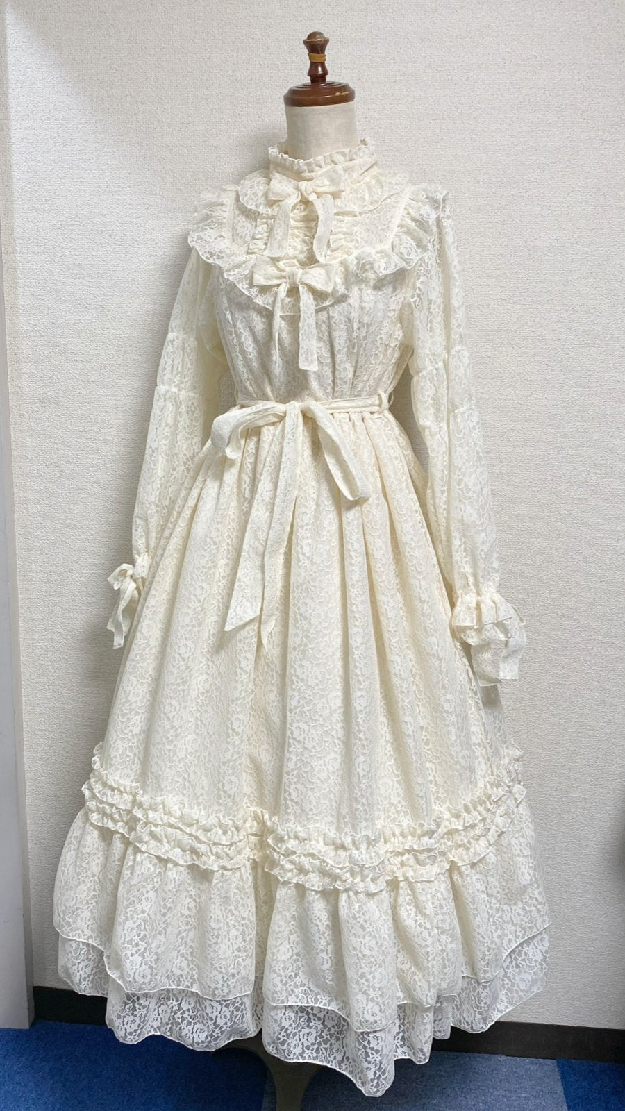 Creamy Romantica Stand Collar Dress | PhysicalDrop | Wunderwelt
