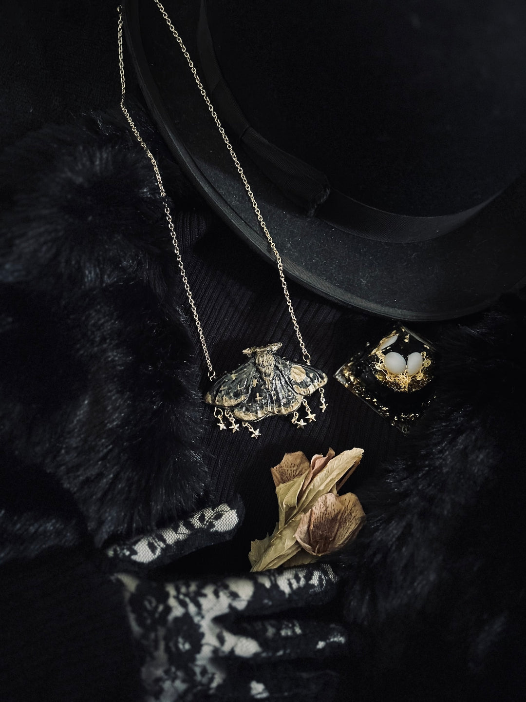 Night-Clad Moth Necklace (Full Moon ver.) | Boo!Do堂 | Wunderwelt
