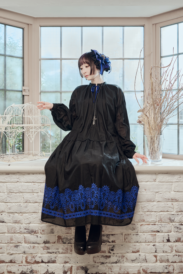 Cross Crown Embroidery Church Smock Style OP | Moi-même-Moitié