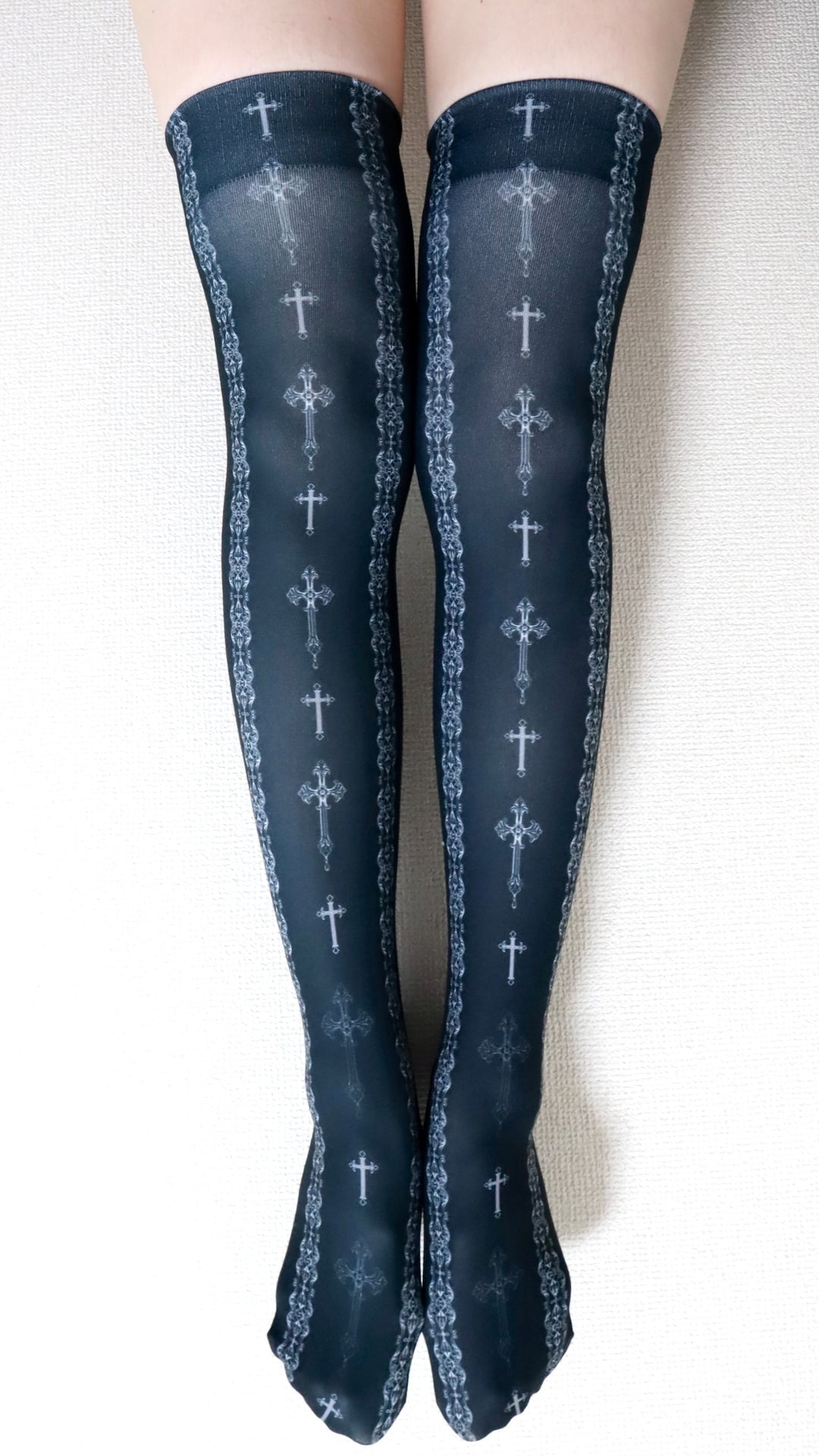 Cross」オーバーニーハイソックス | Morun x Muuna Stoik | ロリータ