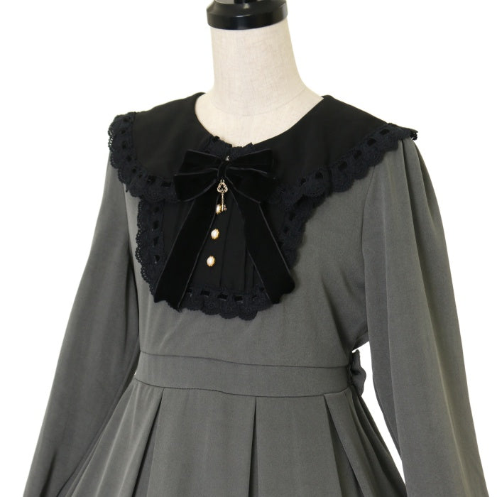 USED】Classique Maid レースフリルワンピース（カーキ