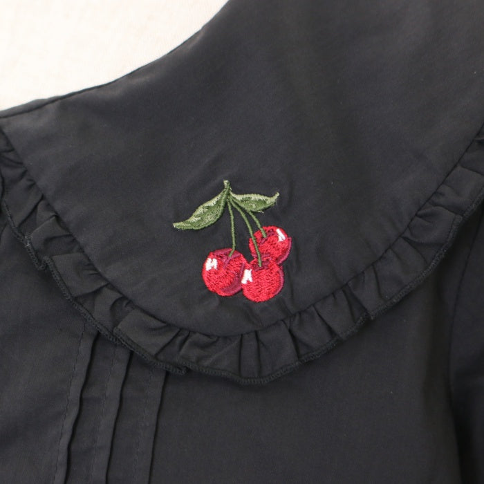 Angelic Pretty／半袖ブラウス　チェリー刺繍　黒色 Angelic Pretty／半袖ブラウス チェリー刺繍 黒色