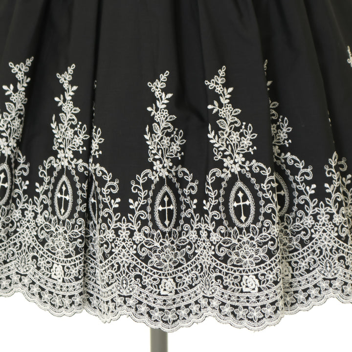 USED】【9号】Rose Garden刺繍ジャンパースカート（黒×白） | Moi-même