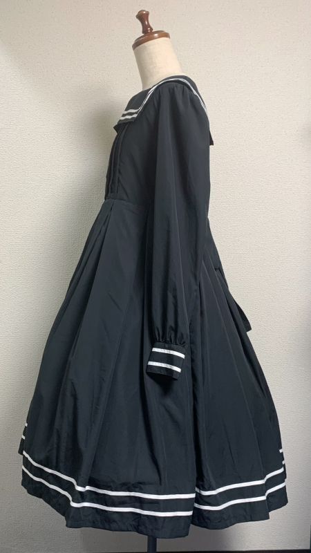 スクエアタックセーラーワンピース【黒×オフ白ライン
